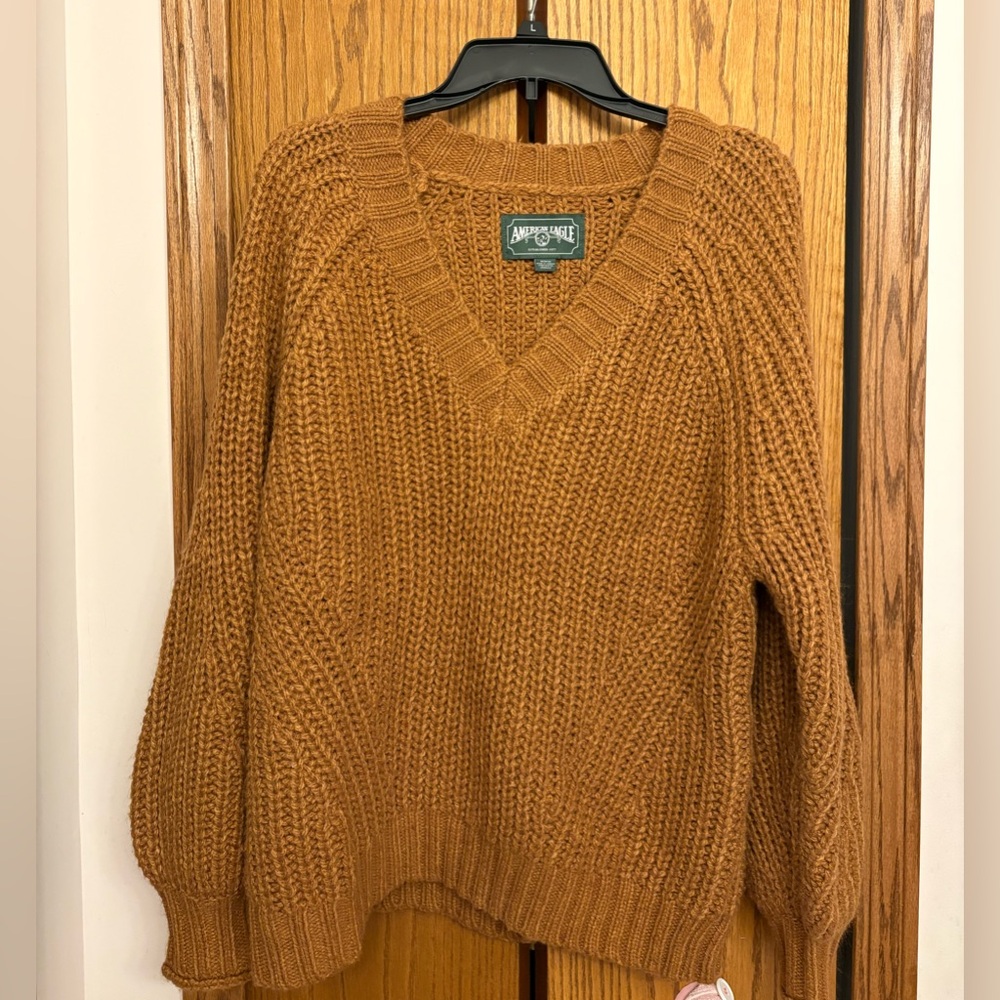 American Eagle v neck sweater